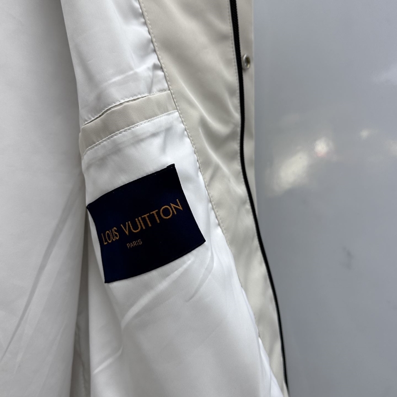 l0vis Vvtt0n outwear